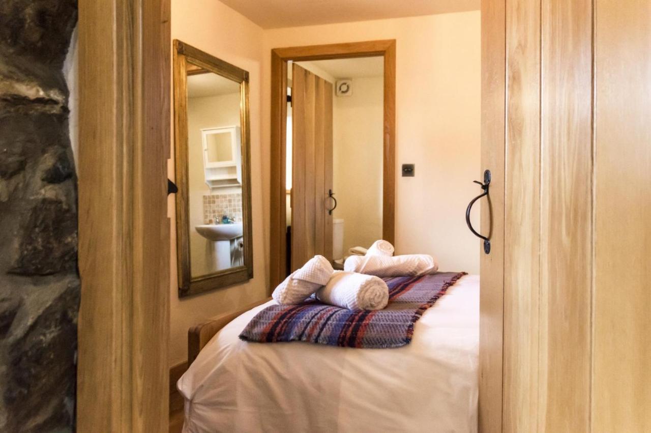 Foxglove - Luxurious Barn Conversion - Blossom Farm Johnston Kültér fotó