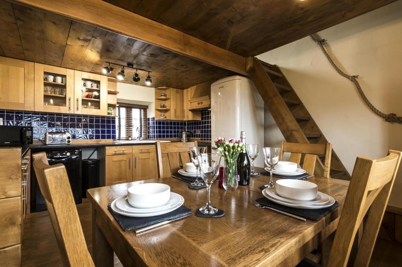 Foxglove - Luxurious Barn Conversion - Blossom Farm Johnston Kültér fotó